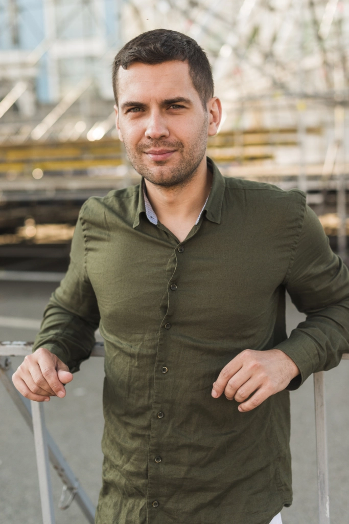 portrait-man-standing-amusement-park-looking-camera